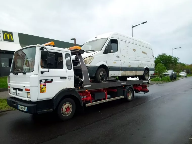 Dépannage d'un utilitaire en panne sur une route dangereuse, Saint-Gilles, Dépann 411